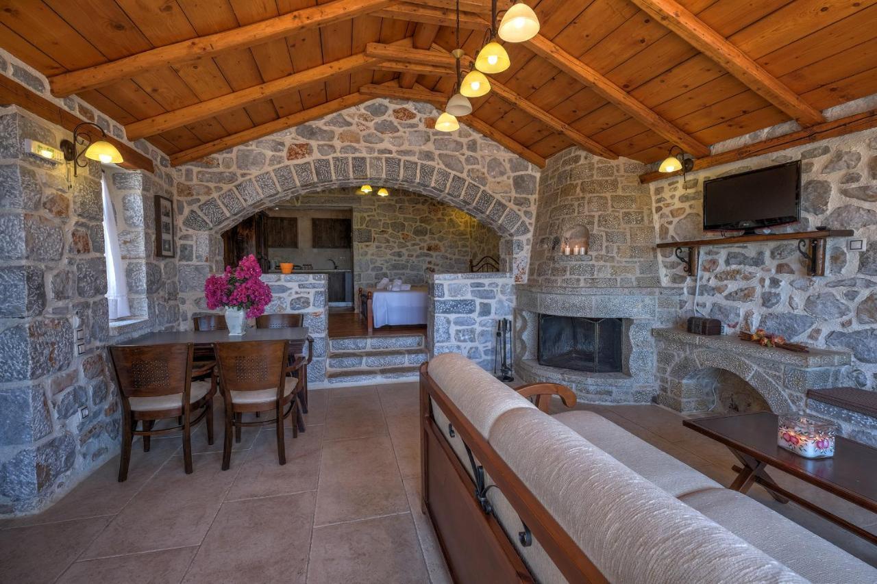 Achelatis Traditional Guest Houses Areopoli Bagian luar foto