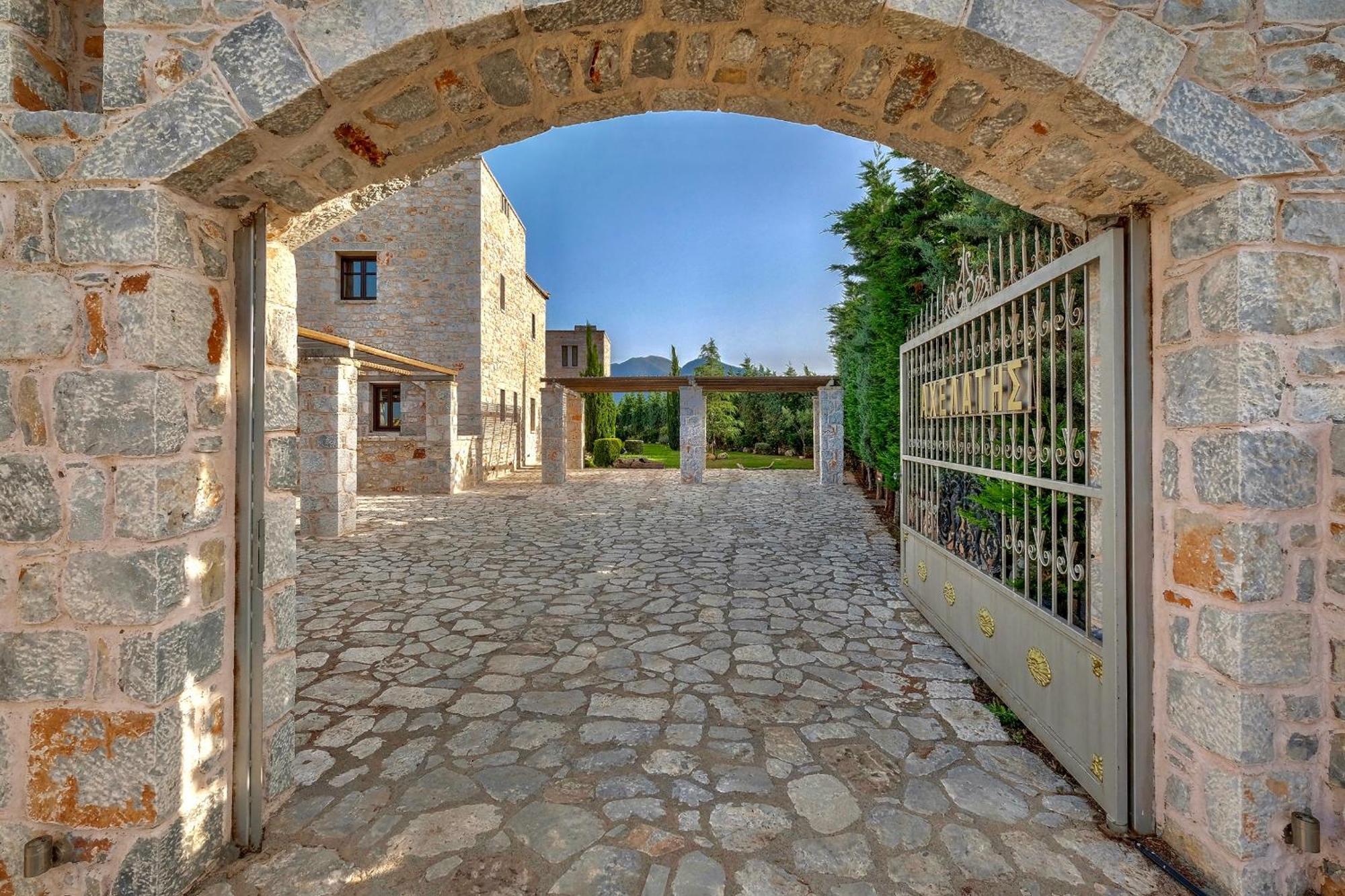 Achelatis Traditional Guest Houses Areopoli Bagian luar foto